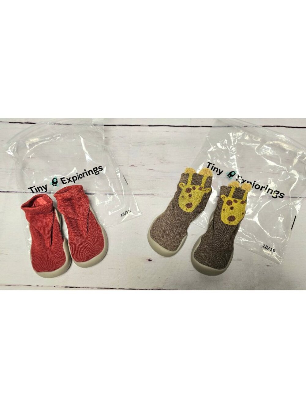 NIP TINY EXPLORINGS 18/19 SHOE GRIP SOCKS 6-12 MONTHS RED GIRAFFE SET OF 2 PAIR